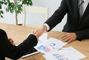 金融機関などとの交渉