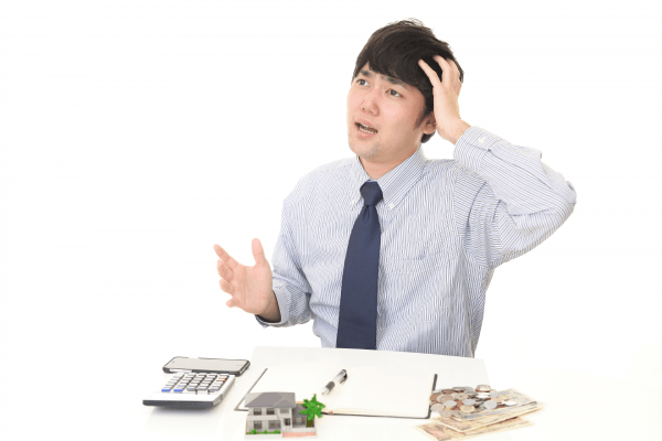 自宅ローンと投資ローンを両方抱えて悩む男性