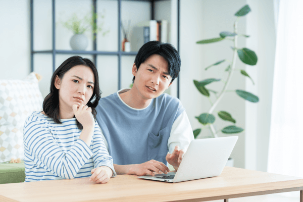 不動産価格が下落し始め住宅ローン返済中に売るべきか悩む夫婦