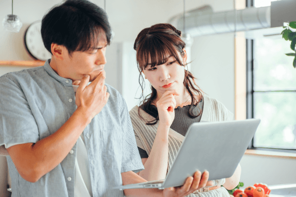 毎月払っているのに住宅ローンの残債が減らないことに気づいた夫婦