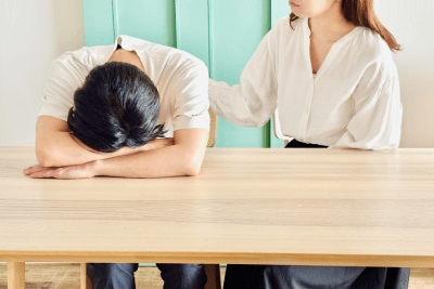 一人で問題を抱えるイメージ