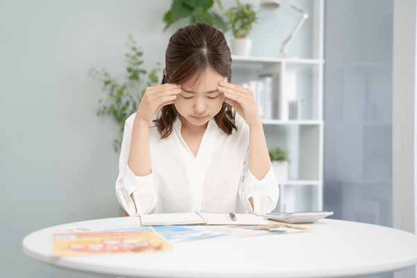 奨学金と住宅ローンの返済が重なって家計が苦しい30代の夫婦