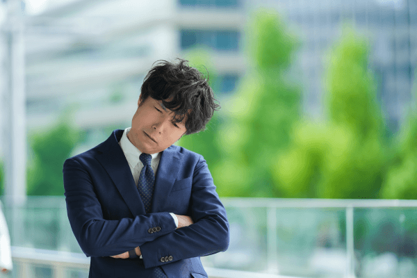 転勤中に住宅ローンが払えなくなり悩む男性